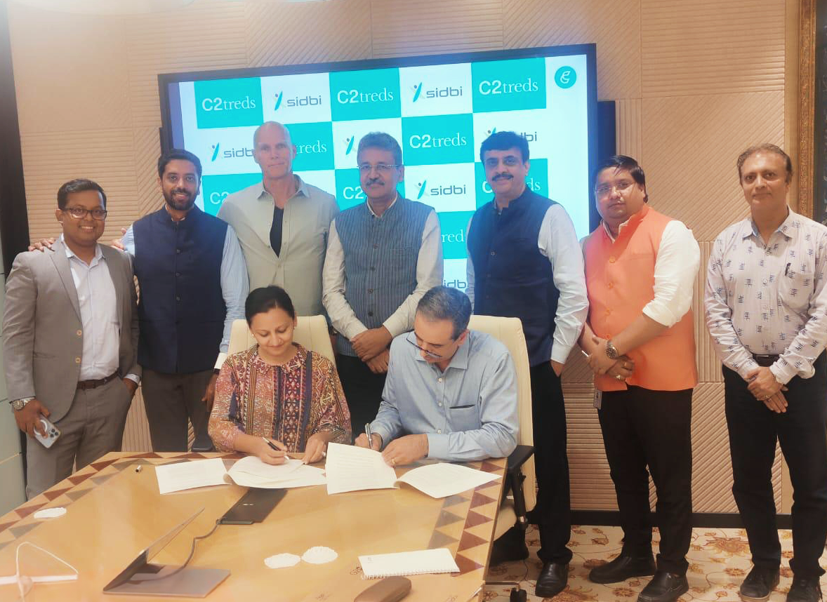 The team from C2treds and SIDBI sign financing deal