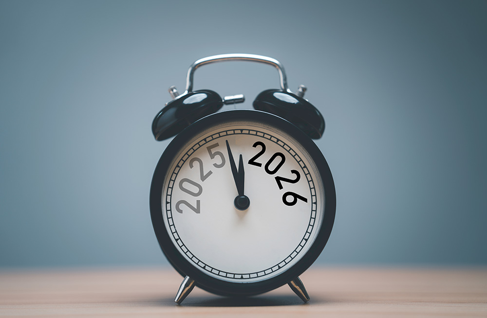 Black alarm clock with "2025" and "2026" on its face, symbolizing working capital management timing.